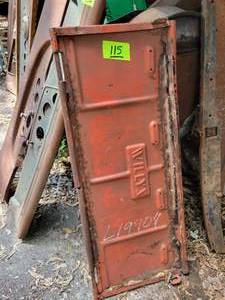 lot 115 image: WILLYS JEEP Tailgate