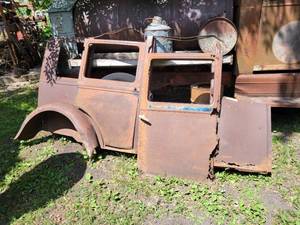 lot 116 image: Antique Car Side Wall Hanger