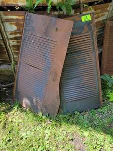 lot 118 image: Large Antique Car Hood