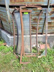 lot 125 image: FORD Model T Windshield Frame Parts