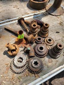 lot 139 image: Lot of FORD Model A Transmission Parts