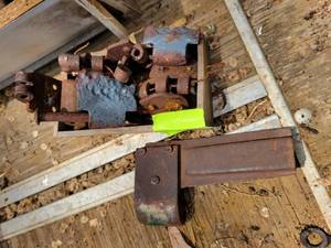 lot 171 image: Assorted FORD Model A Hinges