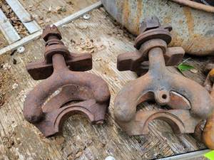 lot 173 image: (2) FORD Models T Motor Mounts