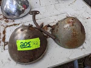 lot 205 image: (2) 1928-29 FORD Model A Headlights