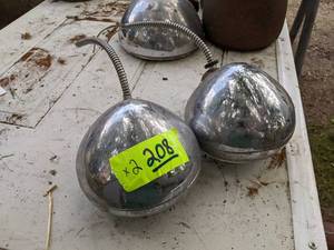 lot 208 image: Pair of Matched Antique Car Headlights