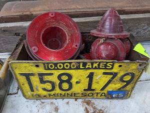 lot 240 image: Large Lot of Assorted Plastic Lenses