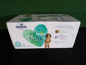 lot 9 image: New  Pampers Pure Protection Diapers - (Size 5, 88 Count)