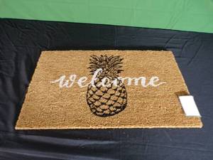 lot 29 image: Brand New 18 X 30 Abstract Tufted Accent Rug Black - Threshold