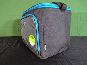 lot 48 image: Brand New Igloo Lunch Box - Cooler with Zipper