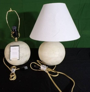 lot 62 image: Brand New Lot of 2 Polyresin Mini Table Lamps with Circle Base - Threshold ((1 Shade is Missing))