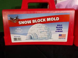 lot 91 image: Brand New Flexible Flyer Winter Snow & Beach Sand Fort Building Mold  Valentines Variety Lot (($80 Value))