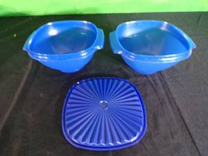 lot 201 image: Brand New Lot of 2  Tuperware Bowls with Lids - Blue