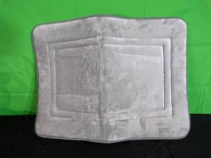 lot 210 image: Antimicrobial Memory Foam Bath Rug - Truly Calm
