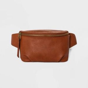 lot 188 image: Brand New Paxton Fanny Pack - Universal Thread