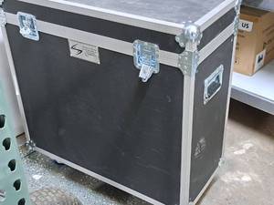 lot 132 image: Rolling Padded Road Case
