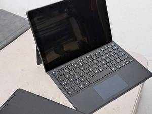 lot 148 image: Dell Latitude 5285 12.5 Touchscreen Portable Computer  Tablet T17G