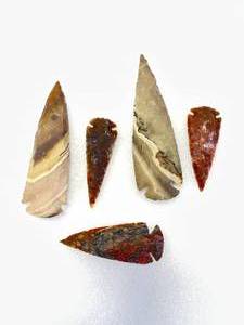 lot 16 image: Lot of 5 Arrowheads