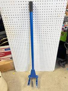 lot 47 image: New Deluxe Pallet Buster $89 Retail
