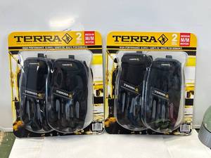 lot 59 image: 4 Pair of High Performance Gloves