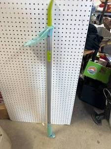 lot 63 image: New Wilton Aluminum Pinch Point Bar 50 Inches Long