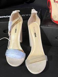 lot 34 image: Fashion Nova Size 8 Heel Lot