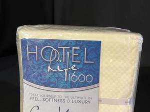 lot 44 image: Hotel Life Series 1600 Cream Sheet Set - California King (1)