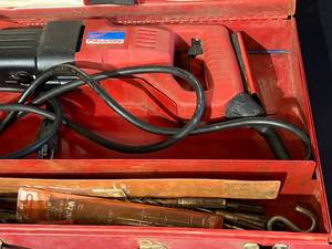 lot 69 image: Milwaukee Heavy Duty Rotary Hammer