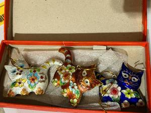 lot 62 image: Christmas Platters & Ornaments