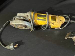 lot 76 image: Milwaukee & Dewalt Sander - Grinder