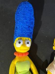 lot 92 image: Simpsons Marge &. Homer Plush Figures