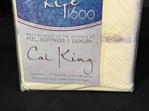 lot 89 image: California King Cream Bed Sheet Set - New