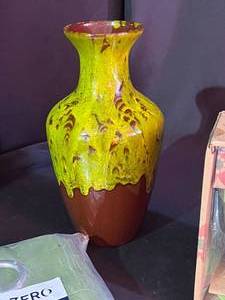 lot 112 image: Green Vase, Curtains and Flower Pot Mug