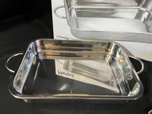 lot 124 image: NEW Parini Lasagna Pan & Cuisinart Skillets
