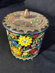 lot 127 image: Vintage Embossed Colorful Tin