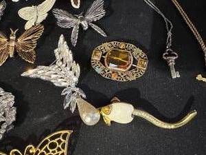 lot 145 image: Lot of Brooches and Bracelet