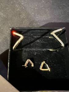 lot 147 image: Victoria Secret Bracelet and Earring Set & Lot of Brooches