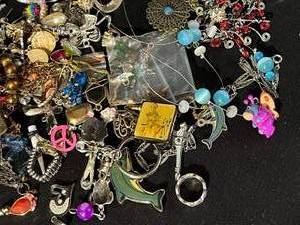 lot 149 image: Lot of Jewelry and Mirror