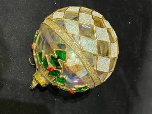 lot 173 image: Christmas Decorations and Books