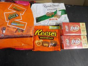 Candy - Bag of Reeses, best date 0...