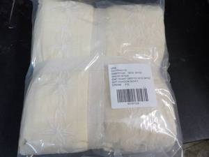 Dawson Duvet new with tags size Q...