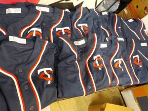 10 Twins Tops mixture of sizes...