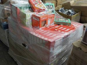 Pallet of Xmas Overstock most is s...
