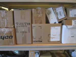 lot 19 image: (EC1) Shelf of Assorted AV Accessor...