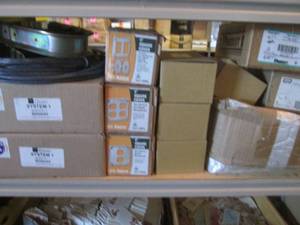 lot 20 image: (EC1) Shelf of Assorted AV Accessor...