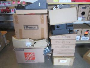 lot 40 image: (A-1) Lot of Assorted AV Related Ac...