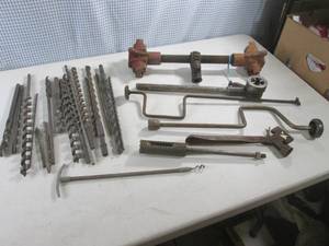 lot 66 image: (G-1) Vintage Jack - Hand Tools and...