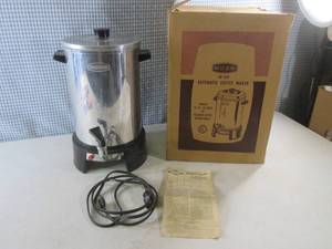 lot 77 image: (CS) Vintage West Bend 30-Cup Autom...