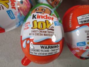 lot 152 image: (B-1) 12 Kinder Joy Best by May 202...