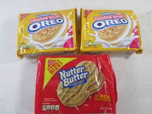 lot 162 image: (B-3) 2 Packs of Golden Double Stuf...