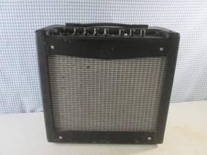 lot 231 image: (D-2) Fender Mustang I 70W Amplifie...